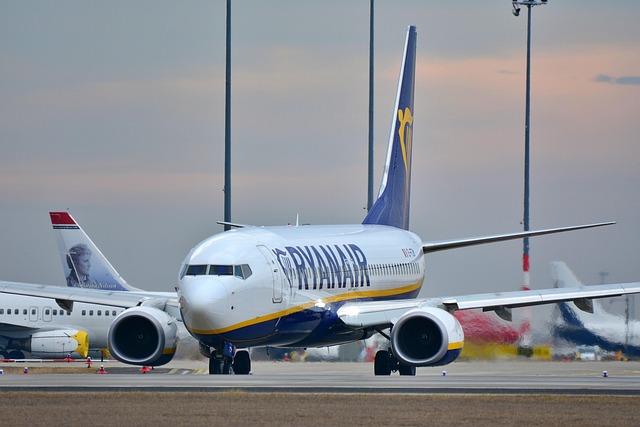 Triebwerksteil zerstört Ryanair-Fenster